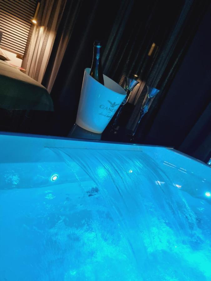 Apartament Jacuzzi คราคูฟ ภายนอก รูปภาพ