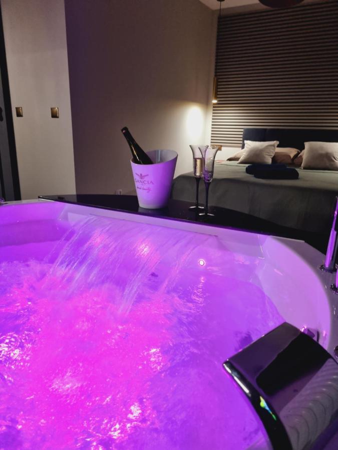 Apartament Jacuzzi คราคูฟ ภายนอก รูปภาพ