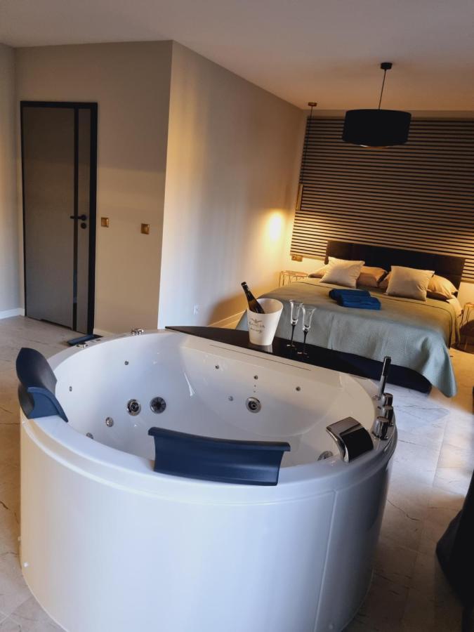 Apartament Jacuzzi คราคูฟ ภายนอก รูปภาพ
