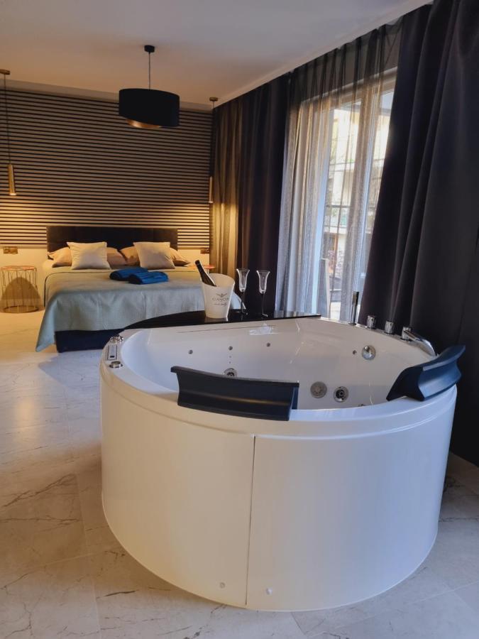 Apartament Jacuzzi คราคูฟ ภายนอก รูปภาพ