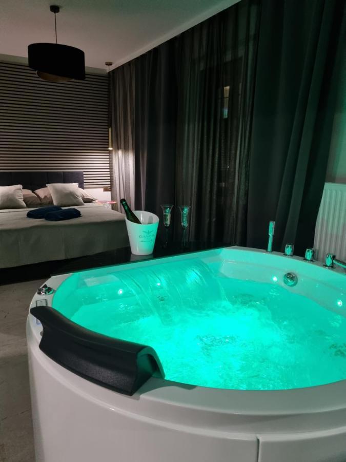 Apartament Jacuzzi คราคูฟ ภายนอก รูปภาพ