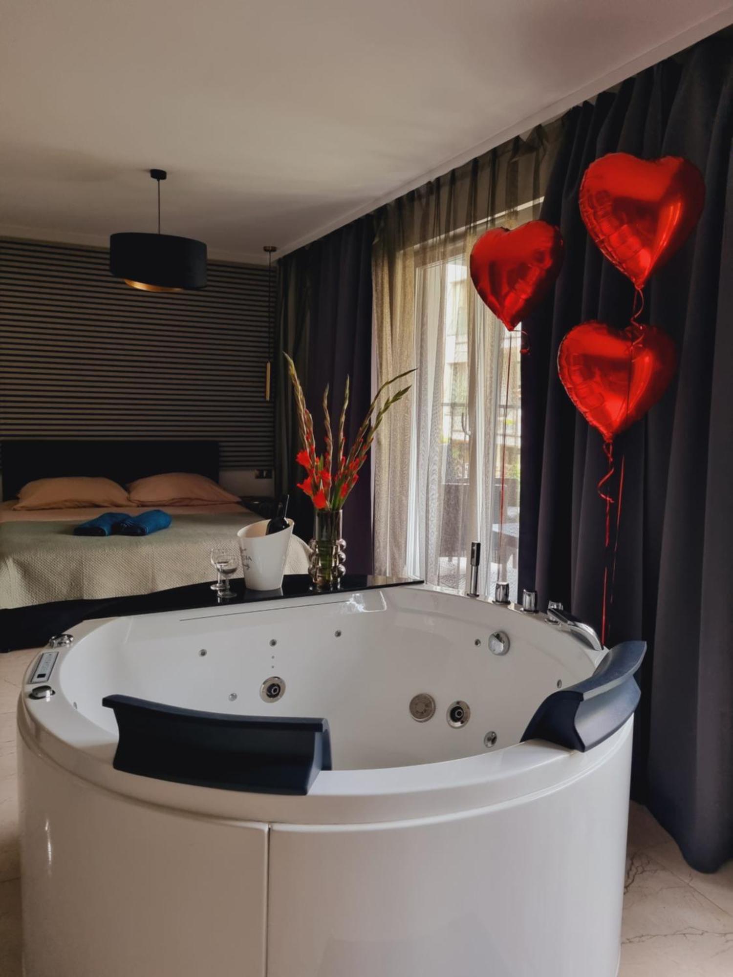 Apartament Jacuzzi คราคูฟ ภายนอก รูปภาพ