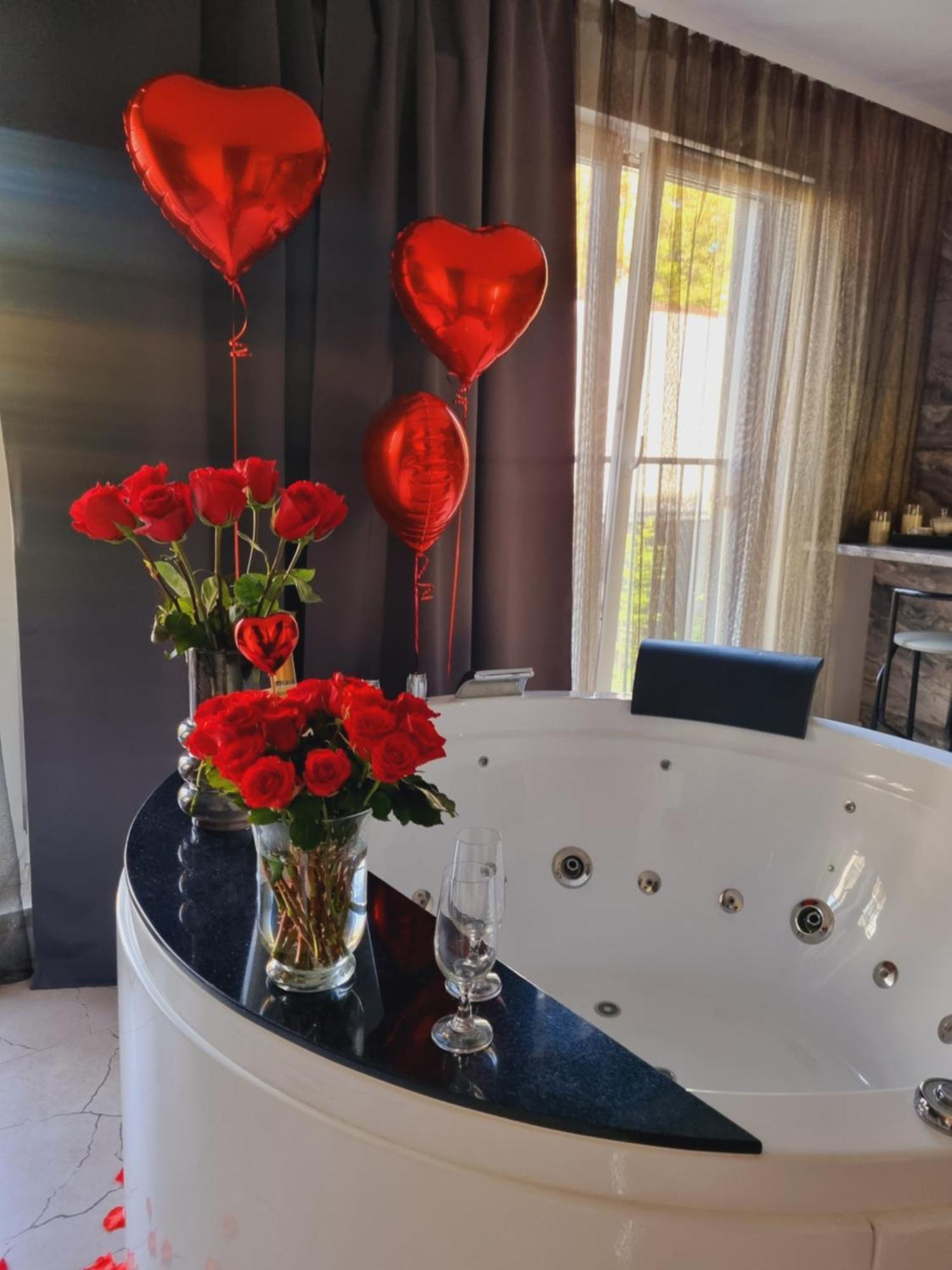 Apartament Jacuzzi คราคูฟ ภายนอก รูปภาพ